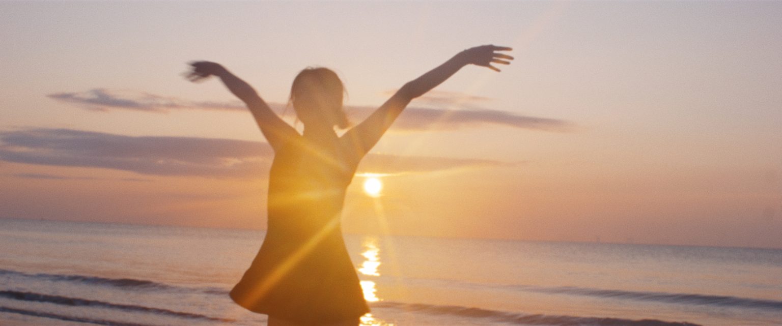 The Currents Between